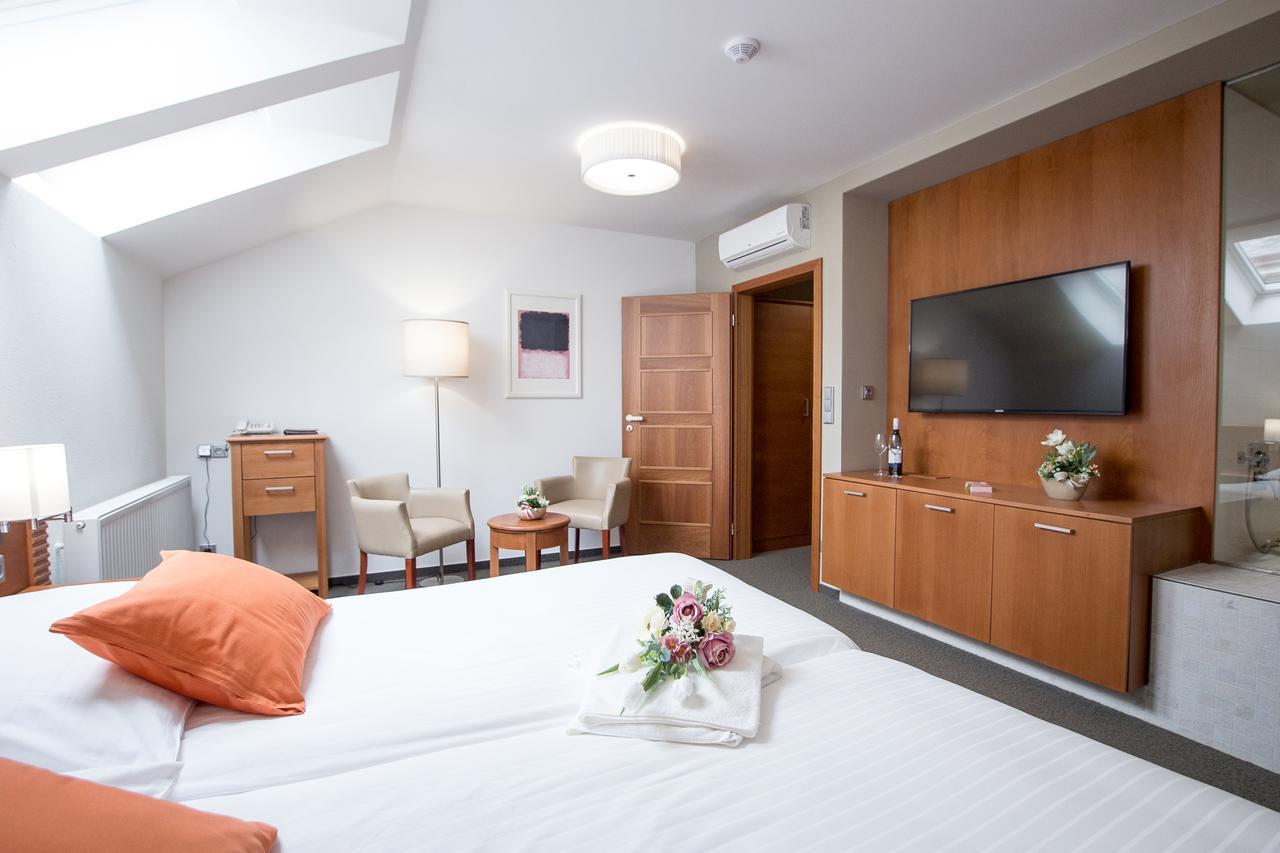 Hotel Pod Vezi Strážnice المظهر الخارجي الصورة