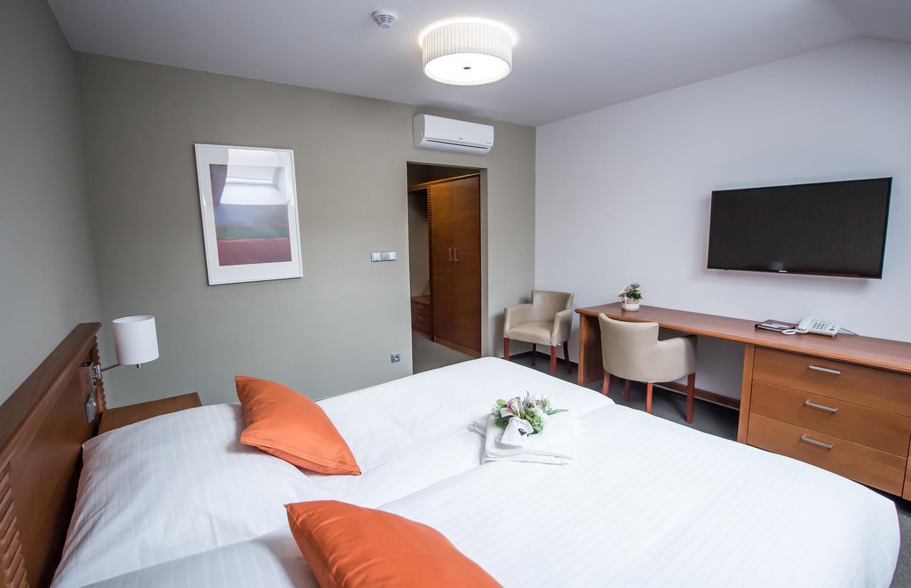 Hotel Pod Vezi Strážnice المظهر الخارجي الصورة