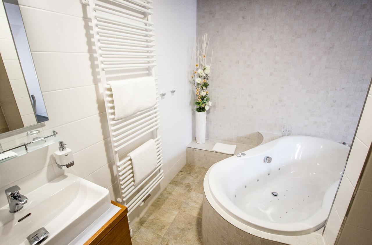 Hotel Pod Vezi Strážnice المظهر الخارجي الصورة
